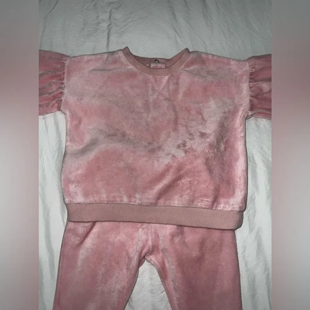 BLOOMIE’S BABY VELOUR OUTFIT 6/12M
